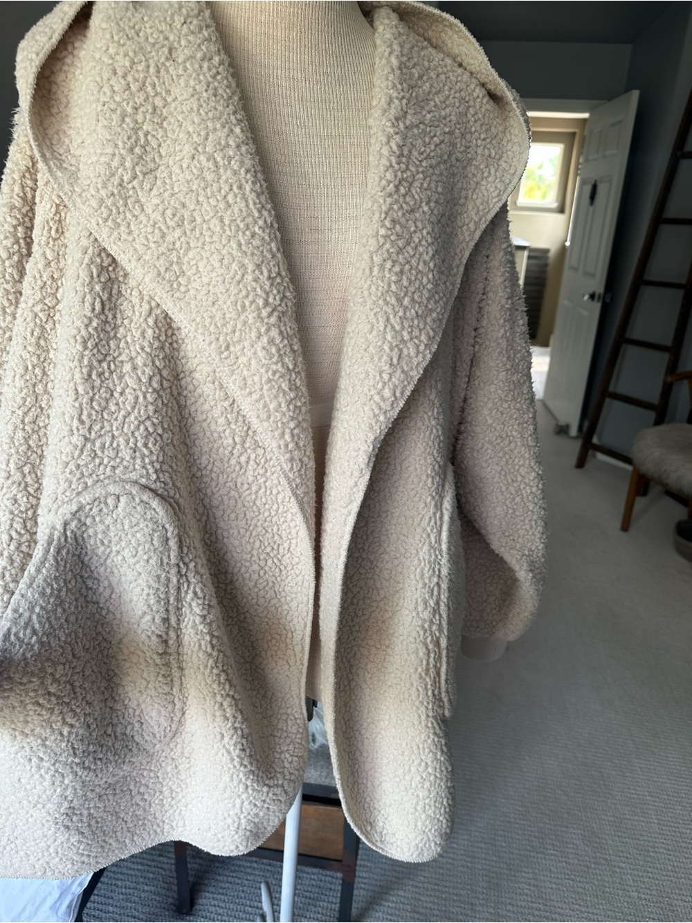 UnHide Hooded Teddy Jacket in Cream size medium - Picture 5 of 12